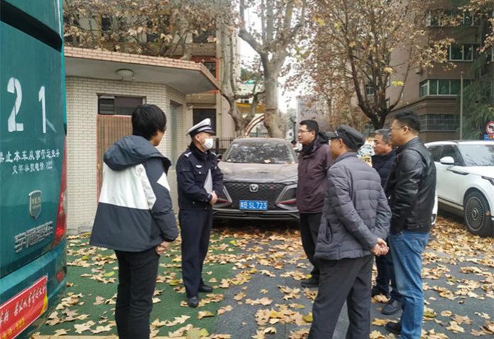 西安市公安交警雁塔大队来校检查车辆安全工作