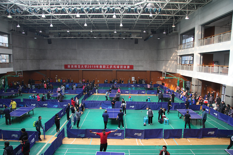 热烈祝贺后勤集团代表队连续六年蝉联我校教职工乒乓球团体赛冠军