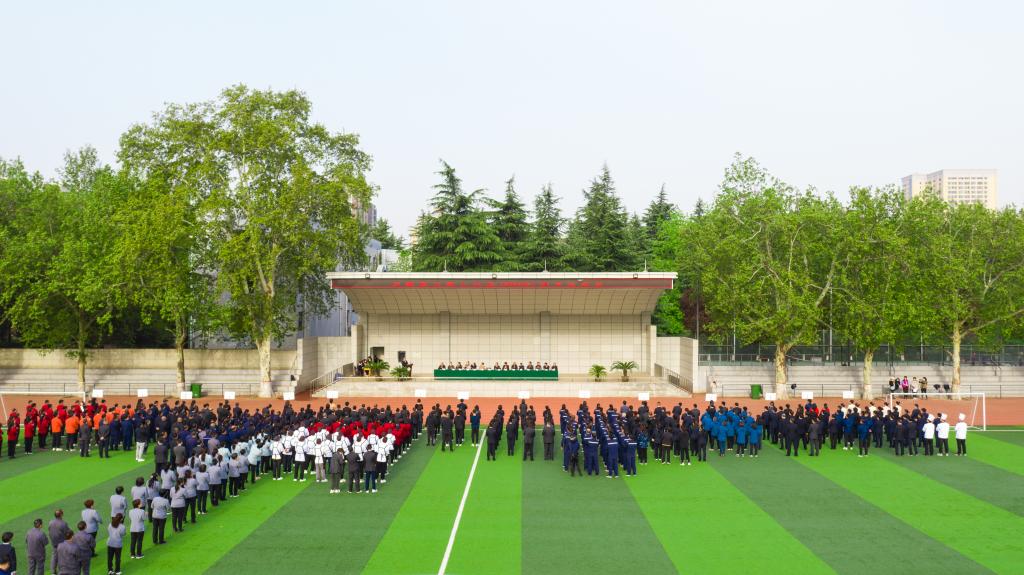 后勤职工召开第十六届体育运动会